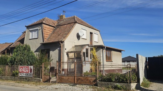 Na predaj rodinný dom Slovenský Grob, pivnica, pozemok 830m2