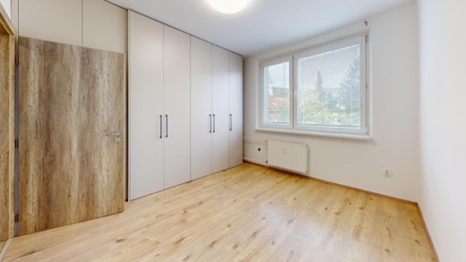 Na prenájom 3 izbový byt s veľkou loggiou Bratislava Rača