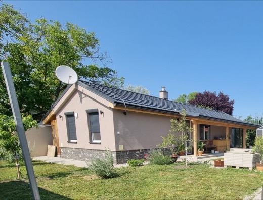 Pozemok 355 m2 so stavebným povolením malý bungalov Marianka