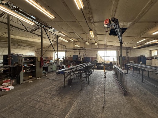 PRENÁJOM Priestranný sklad BÁHOŇ 1800 m2 + Zázemie 200 m2