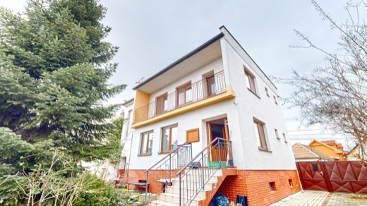 REZERVOVANÉ veľkého rodinného domu v centre Pezinka